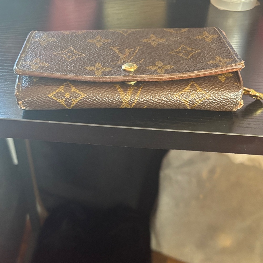 Louis Vuitton Brown and Gold Monogram Clutch - Picture 6 of 14